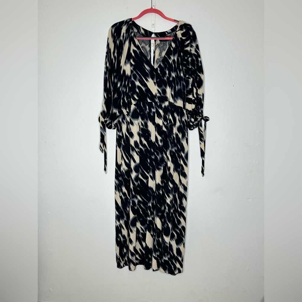 ASOS Curve Black and White Abstract Print Jumpsuit - Picture 2 of 9